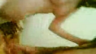 Puta sexy con un coño sediento recibe lo que se merece