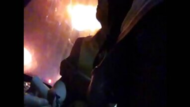 Ella está tan cachonda para su hermanastro y cabalga su polla