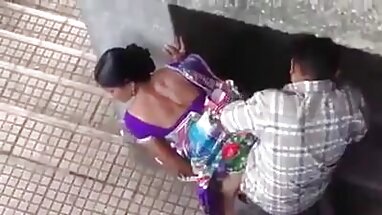 Mamá pelirroja apilada se folla a un adolescente por el culo