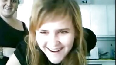 Adolescente sexy es Jizzed por una enorme polla en la bañera