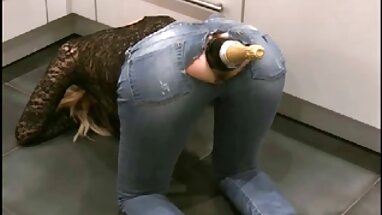 La dama con vibraciones de chorros está ardiendo por su jugo