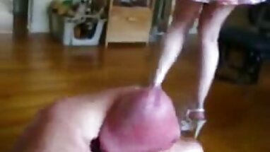 Pequeña amiga de la estrella del porno adolescente recibe una fiesta de sexo matutina