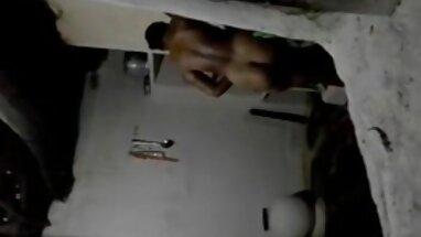 Adolescente se llena la boca con una polla gruesa