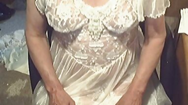 Belleza asiática con cara de bebé ama el sexo duro en POV