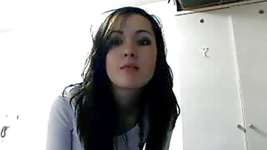 Belleza de cabello rubio intenta no correrse durante el sexo duro