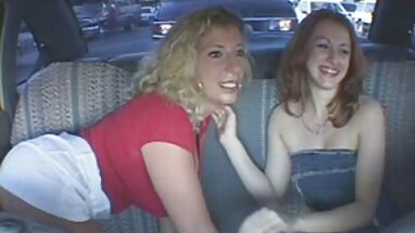 Puta gamer es lamida después de una mamada al aire libre