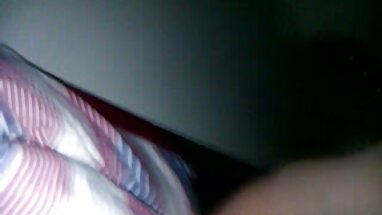 Linda adolescente rubia europea chupando y follando