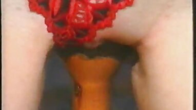 Adolescente de tetas grandes disfruta de su tarde con una polla