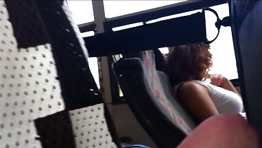 Rubia pervertida es estrangulada y follada analmente