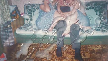 Pequeña rubia tatuada es una adolescente que adora el sexo