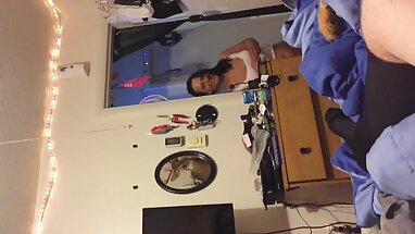 Adolescente rubia sexy con un gran culo adora el sexo anal