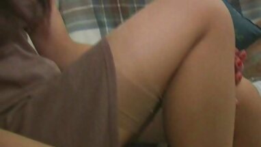 Adolescente rubia es destruida en este trío MMF caliente