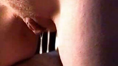 Pale hottie con un enorme culo toma una polla negra