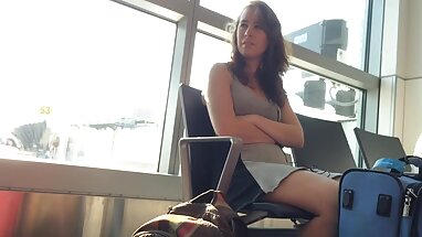 Sensual escena en solitario con juego de consoladores y más