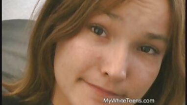 Sucia cámara de flix capta a una adolescente caliente montando una polla