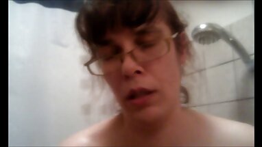 Colegiala nerd acaba siendo follada por el tutor