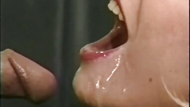 Puta gruesa con el pelo lacio quiere llegar al orgasmo