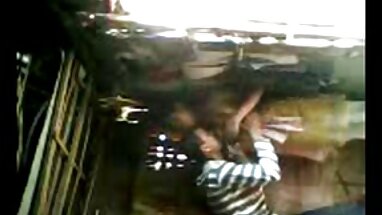 Adolescente rubia recibe semen por toda la cara el día de la película