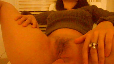 Dos chicas en trajes a juego aman el sexo lésbico hardcore