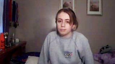 Adolescente alivia el sobrecalentamiento de la polla del novio de su amiga